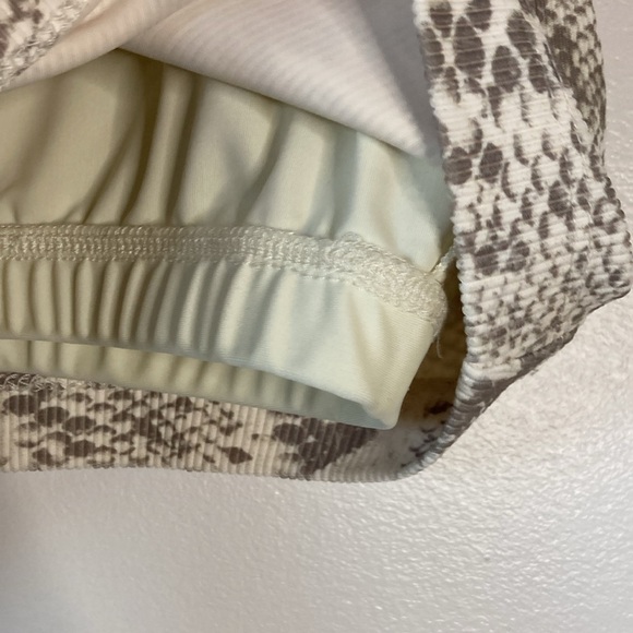 Beach Riot Anna tank reptile cream/gray snake print small - Picture 8 of 12
